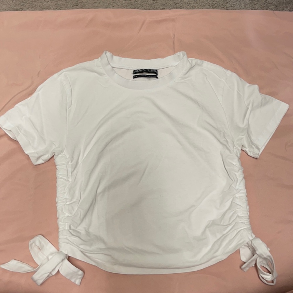 Urban Outfitters Ruched Side Crop Tee. Size L